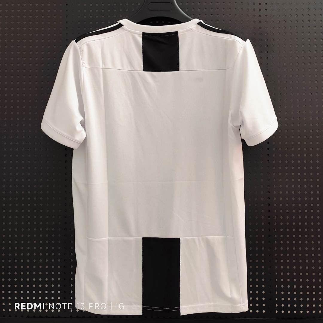 Retro Juventus 18/19 Home Football Shirt
