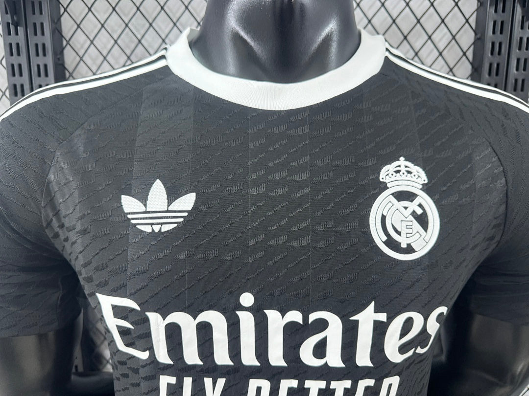 Real Madrid 25/26 Goalkeeper Football Shirt