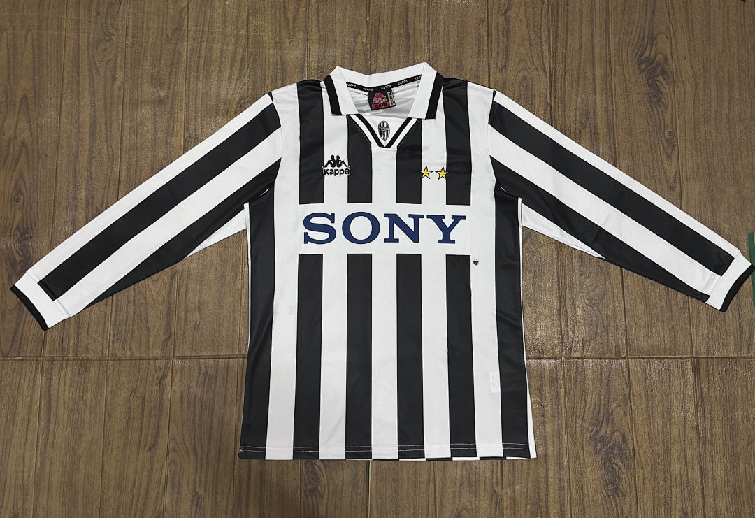 Juventus 95/96 Home Long Sleeve Football Shirt