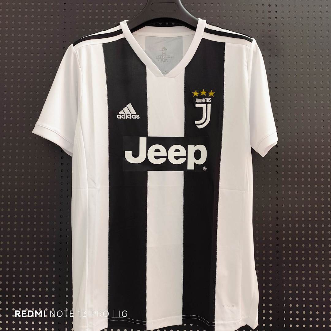 Retro Juventus 18/19 Home Football Shirt