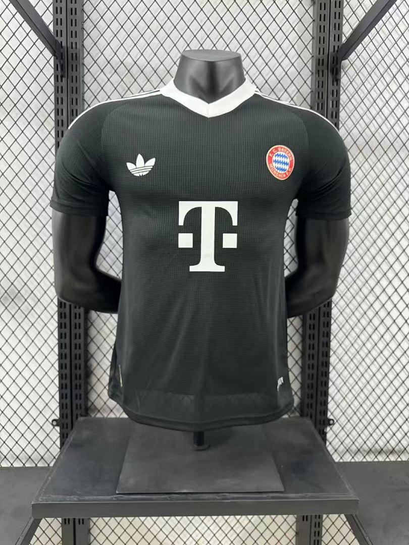 Bayern Munich 24/25 Goalkeeper Football Shirt