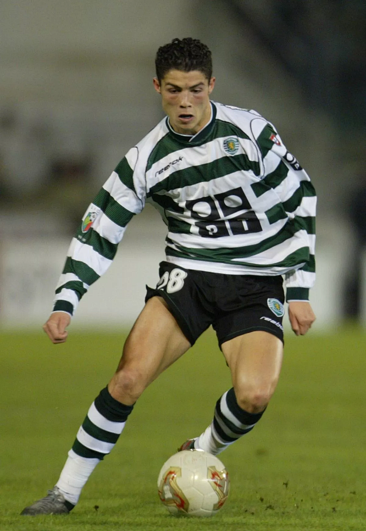 Sporting CP 01/03 Home Long Sleeve Football Shirt