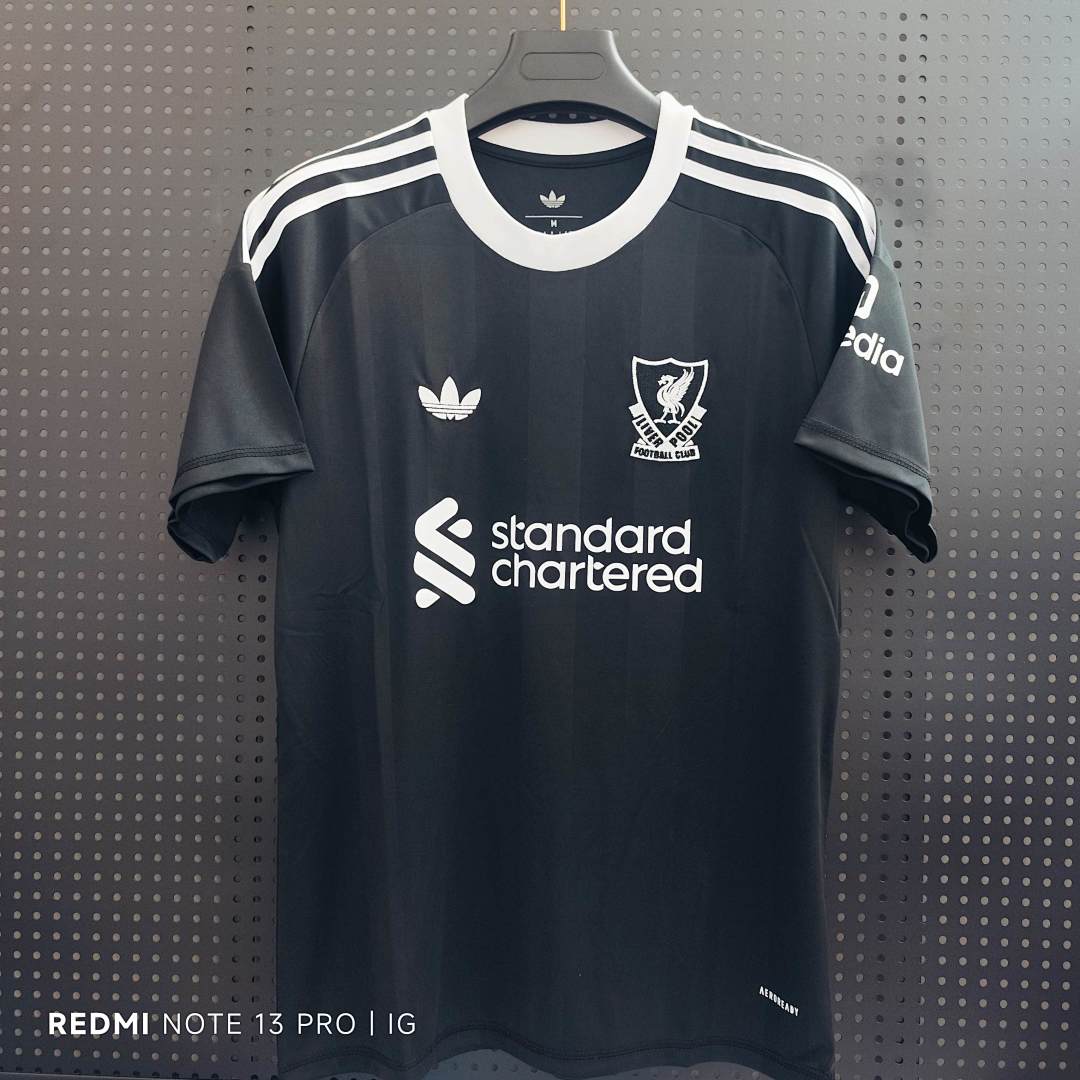 Liverpool 25/26 Goalkeeper Black Football Shirt