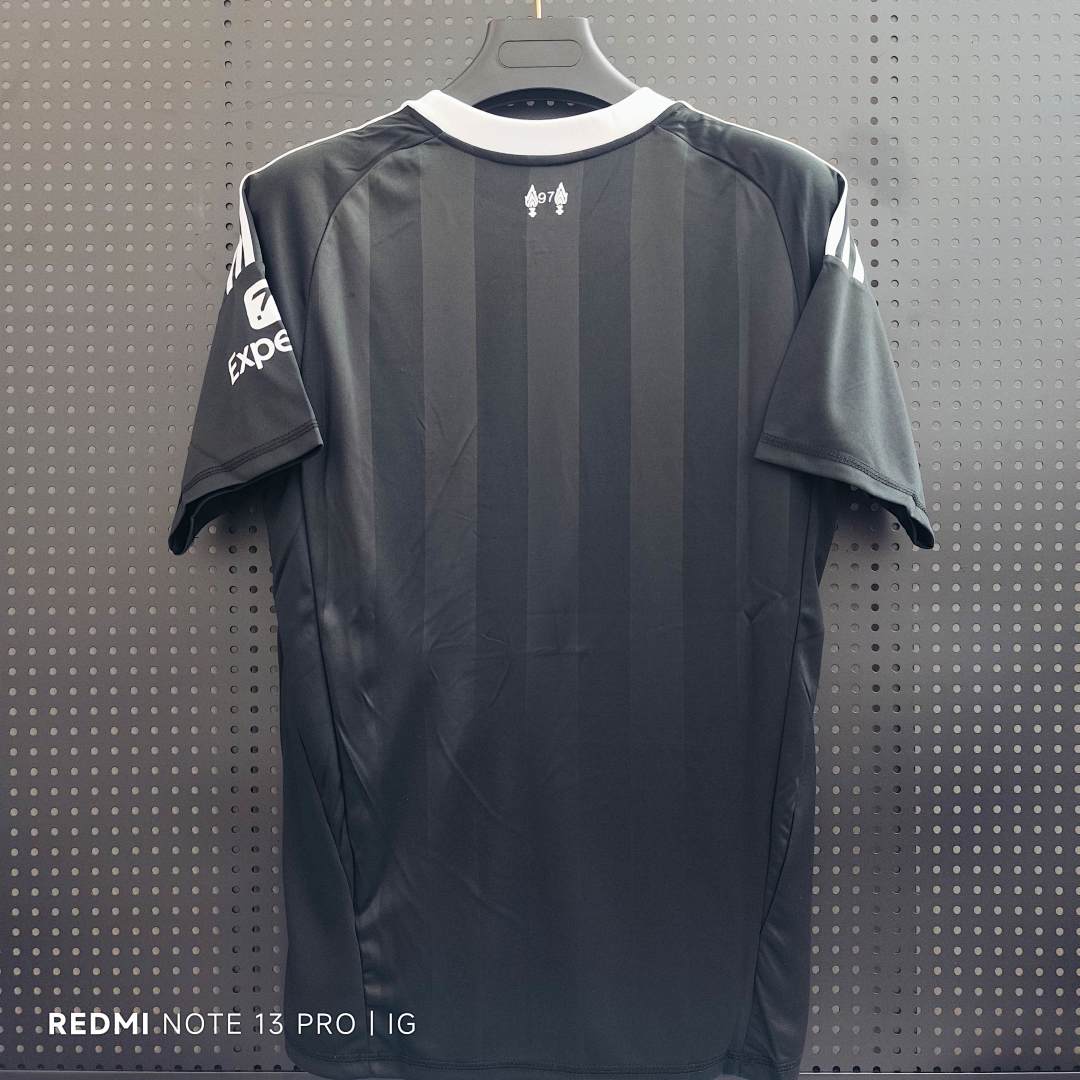 Liverpool 25/26 Goalkeeper Black Football Shirt