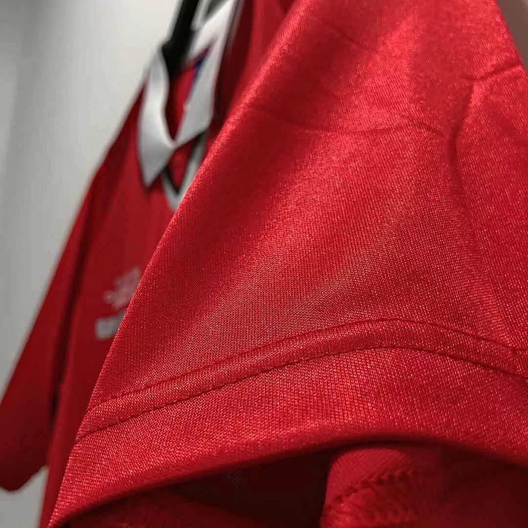 Manchester United 99/00 Home Football Shirt