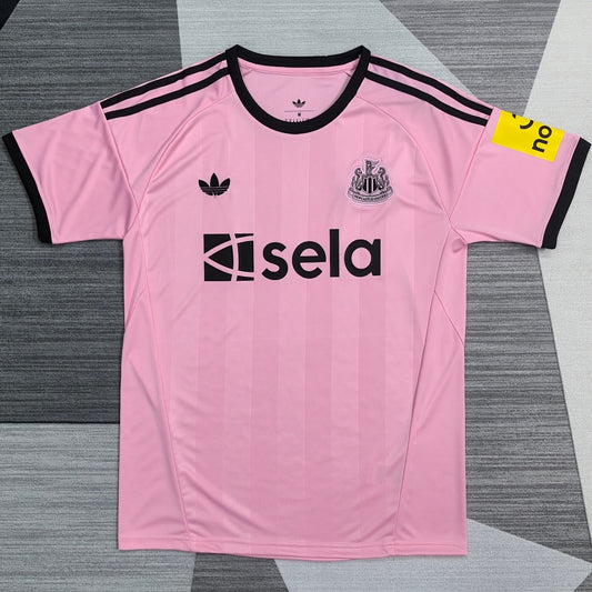 Newcastle United 25/26 Goalkeeper Football Shirt