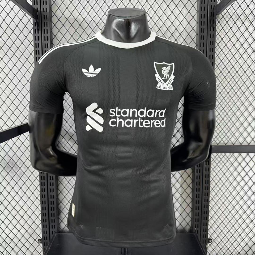 Liverpool 25/26 Goalkeeper Black Football Shirt
