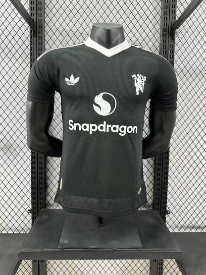 Manchester United 24/25 Goalkeeper Football Shirt