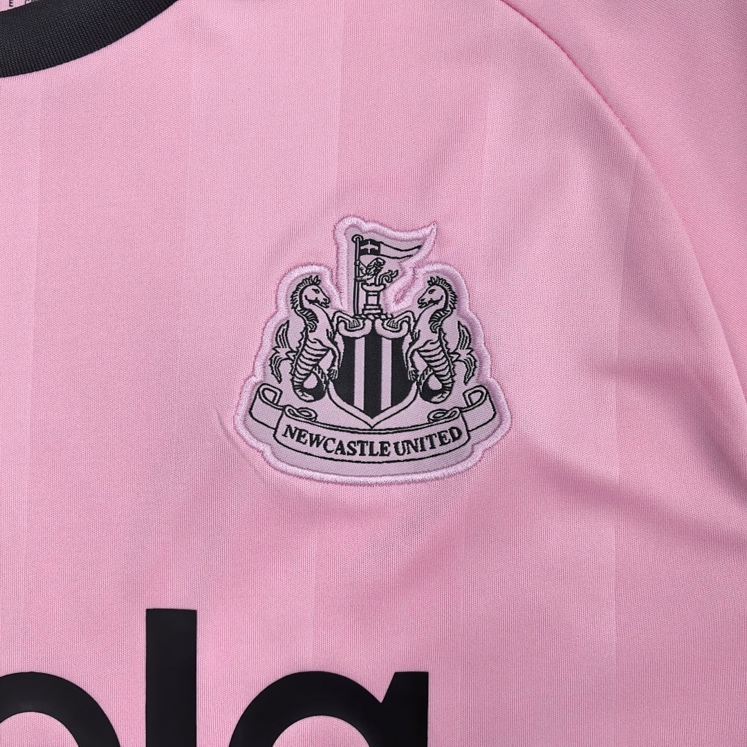 Newcastle United 25/26 Goalkeeper Football Shirt