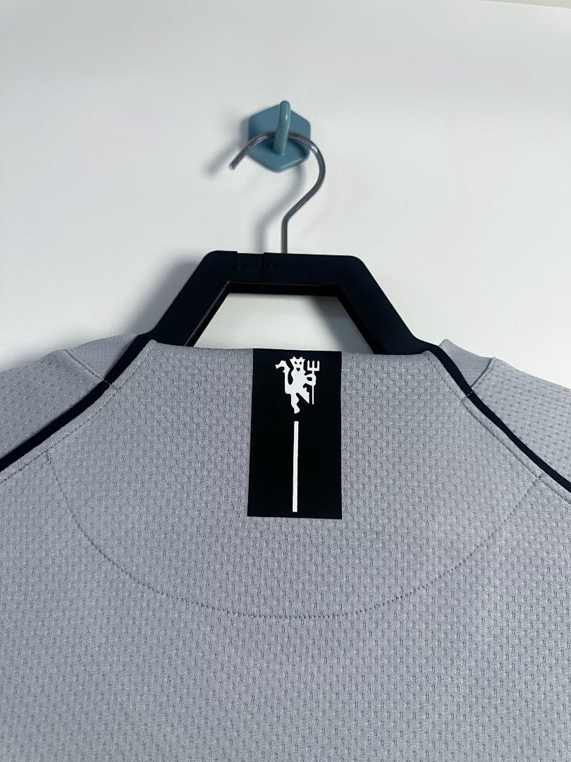 Manchester United 07/08 Goalkeeper Grey Long Sleeve Football Shirt