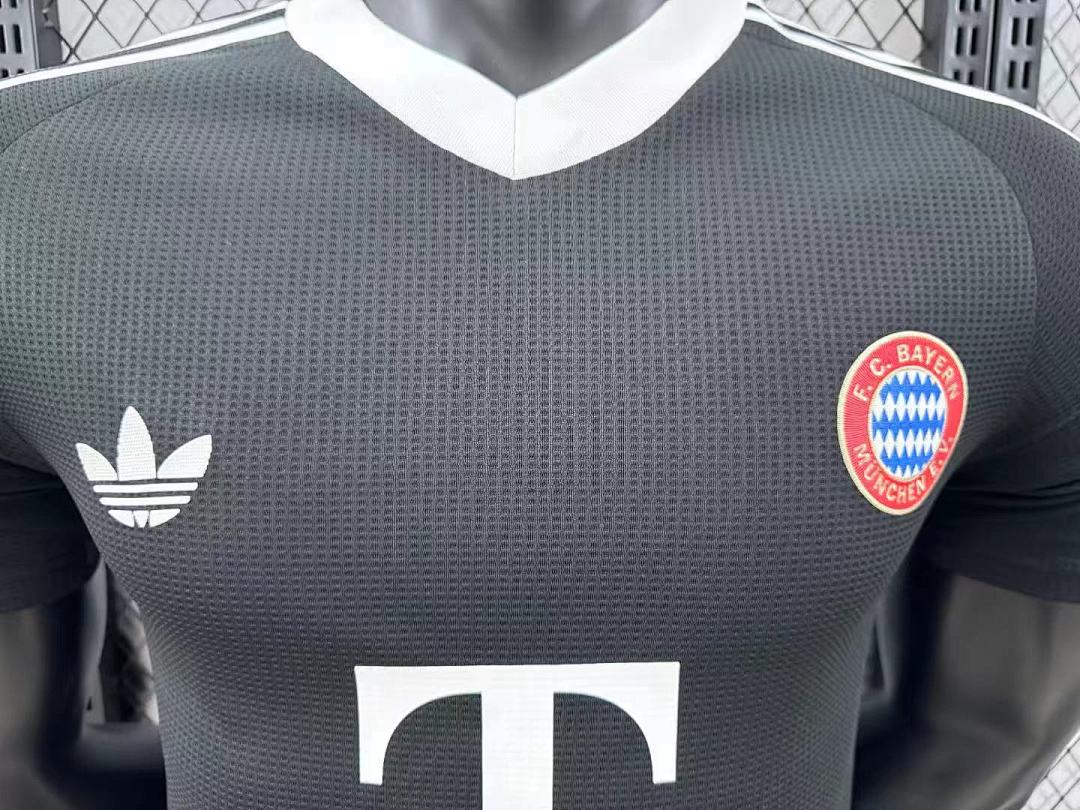 Bayern Munich 24/25 Goalkeeper Football Shirt