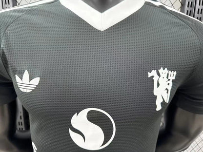 Manchester United 24/25 Goalkeeper Football Shirt
